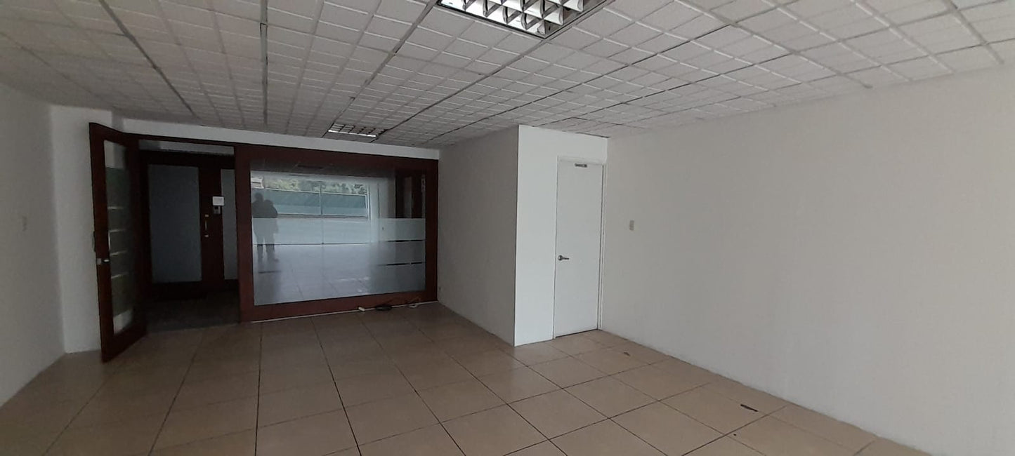 VENTA/RENTA Local Scena Business Center - CAES